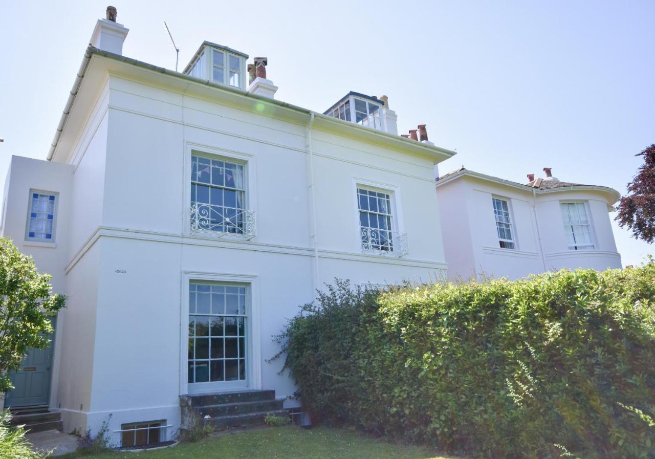 Arden Villa, Sleeps 8, Moments From The Golden Sandy Beach Of Ryde Ryde  Exteriör bild